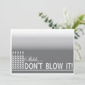 静かなサプライズ誕生日パーティー招待状 | シルバー 招待状 (スタンド正面)