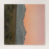 静かなピンクの夕焼けの山々 荒野の草原の風景 ジグソーパズル (横)