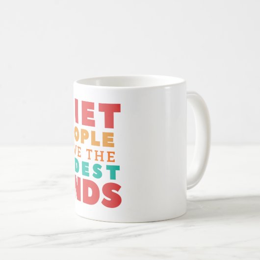 静かな人々は最も大きな心を持っている – 内向的なヨガ コーヒーマグカップ (正面右)