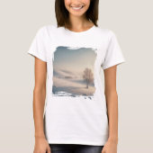 静かな冬の日の出 • 穏やかな雪の光 Tシャツ (正面)