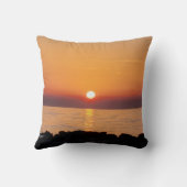 静かな夕日の自然撮影 クッション (裏面)