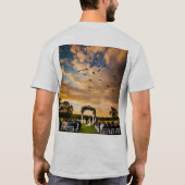 静かな守護者: 風の鷹 Tシャツ (裏面)