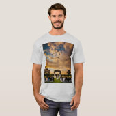 静かな守護者: 風の鷹 Tシャツ (正面フル)