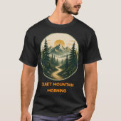 静かな山の朝の自然のバッジTシャツ Tシャツ (正面)