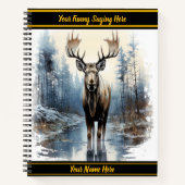 静かな森の中で優雅に立つムース ノートブック (正面)