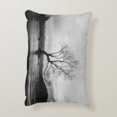 静かな水の体の裸木像 アクセントクッション (裏面(縦))