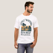 静かな水は深い - 自然の風景 Tシャツ (正面フル)