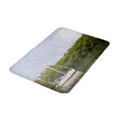 静かな海に浮かぶ帆船 バスマット (アングル)