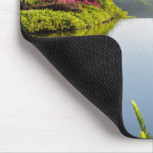 静かな熱帯湖に反映される空 マウスパッド (コーナー)