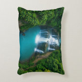 「静かな秋 – 自然の抱擁 – みんなで アクセントクッション (正面(垂直))