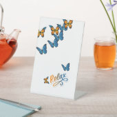 静かな蝶 – インスパイアとリラックスは 台座サイン (インサイチュ)