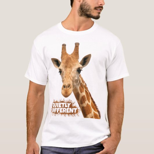 静かな違うキリン – Giraffe Art Tシャツ (正面)