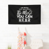 静かになればなるほど黒く聞こえる 横断幕 (インサイチュ)