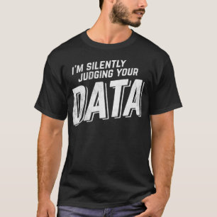 静かにデータ・データ・サイエンス・アナリストを判断 Tシャツ