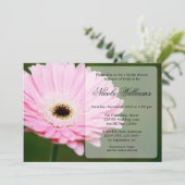 静かにピンクおよび緑のガーベラのデイジーのブライダルシャワー 招待状 (スタンド正面)