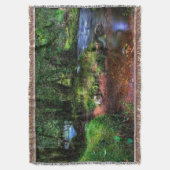 静かに川を流れる – Dartmoor国立公園 スローブランケット (正面縦)