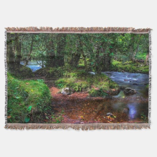 静かに川を流れる – Dartmoor国立公園 スローブランケット (正面)