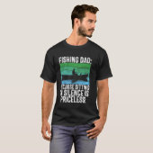 静かに座っていることが最高に大切!釣りD Tシャツ (正面フル)