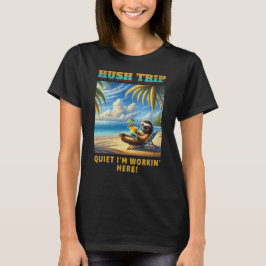 静かに私はここで働いている静かな旅行バケーション！ Tシャツ