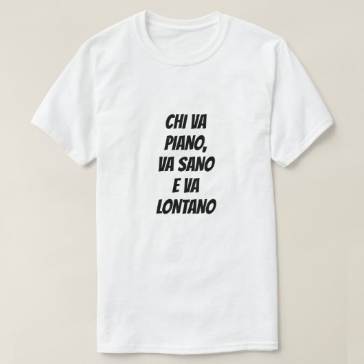 静かに行く者は、安全に、そして遠くに行イタリアンく Tシャツ (デザイン正面)