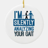 静かに足並みを分析してるフィジカルセラピー セラミックオーナメント (裏面)