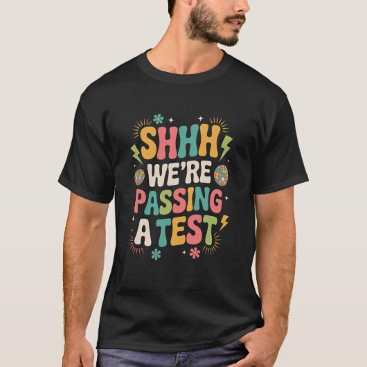 静かに!テストに合格中,州の試験日先生 Tシャツ (正面)
