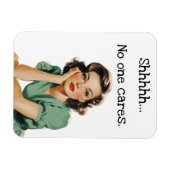 静かに。誰も気にしないよ。レトロハウスワイフ マグネット (横)