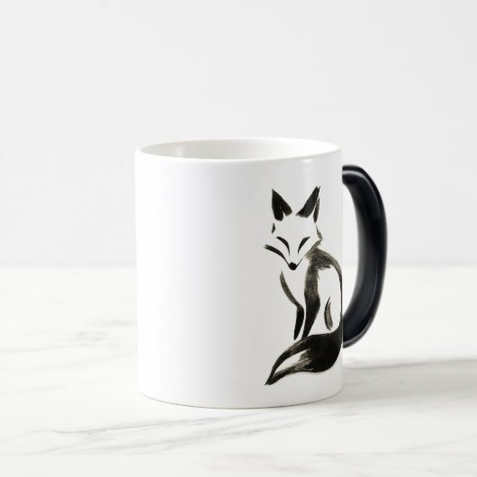 静かキツネ-魔法マグカップ上のミニマルなインクブラシ モーフィングマグカップ (正面右)