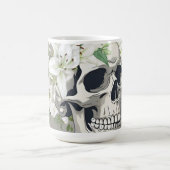 静か開花:スカルとホワイトリリー コーヒーマグカップ (中央)