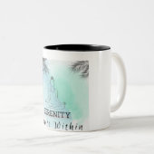 静けさが内から始まる:内なる平和のメッセージ ツートーンマグカップ (正面右)