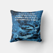 静けさの祈り 青い流れの小川 インスピレーション クッション (裏面)