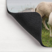 静パーソナライズされた水のそばの羊 マウスパッド (コーナー)