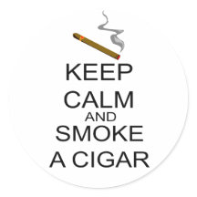 静保かに葉巻を吸う