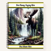 静威厳のあるかな滝のそばに立つムース ノートブック (正面)