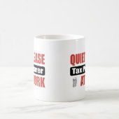 静寂は仕事で税準備者を コーヒーマグカップ (中央)