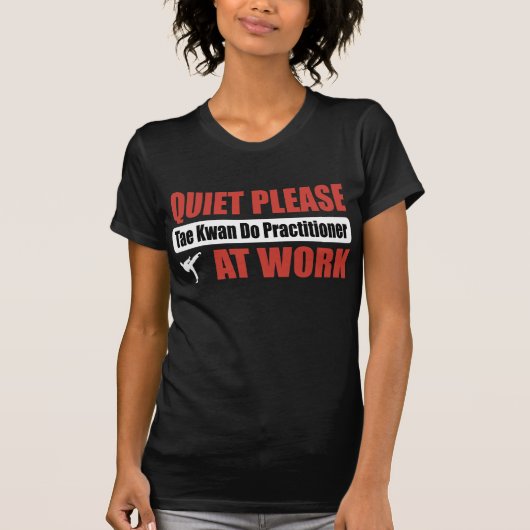 静寂Tae Kwanは仕事で従業者をします Tシャツ (正面)