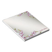静止ピンクの白い花素朴エレガント ノートパッド (アングル)