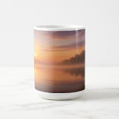 静水上の朝の霧 コーヒーマグカップ (中央)