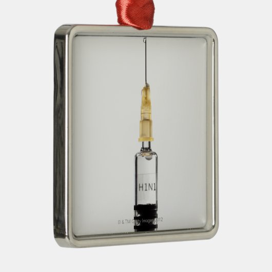 静物画、白い背景 メタルオーナメント (右)