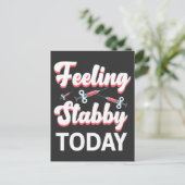 静脈穿刺術を引き出す静脈切開術ユーモア注射器 ポストカード (スタンド正面)