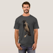 静観するハシブトガラス Tシャツ (正面フル)