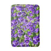 静謐の海：美しい紫のパンジー畑 バスマット (正面縦)