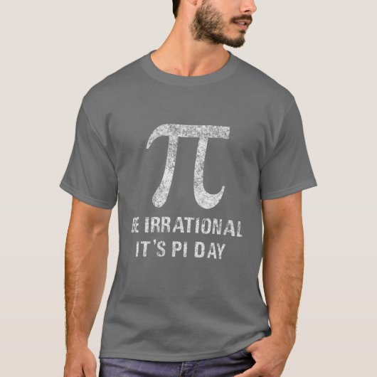 非合理であるパイ日のノベルティ数学おもしろいギーク Tシャツ (正面)