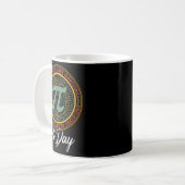 非合理的で端的な判断をする日を祝おう コーヒーマグカップ (正面左)