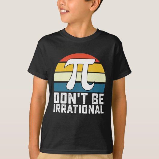 非合理的になるな 円周率の日 数学 Tシャツ (正面)