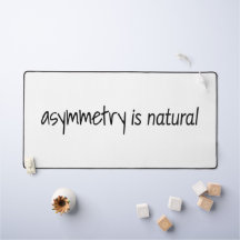 非対称は自然のデスクマット