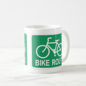 非常におもしろい自転車のルートのサインのコーヒーカップ コーヒーマグカップ (正面右)