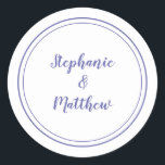 非常にペリシンプルブルー結婚の花婿のお願い ラウンドシール<br><div class="desc">シンプル、ミニマルでシックなデザイン結婚は、シックで鮮明な白い背景の上にモダンVery Peri Periwinkle Blueの二重枠のデザインに新郎新婦の名縁ど前&新郎の名前を備える。そのモダンデザインはシンプルシックで。詳細を結婚トレンディーの青いスクリプトで名前でパーソナライズする。このページのコレクションリンクを参照して、一致するすべてのアイテムを表示する質問やの要カスタム求はinvitationsuites@gmail.comに送りなさい。</div>