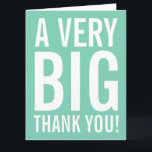 非常に大きい特大のミントの感謝の気持ちを表すグリーティングカード サンキューカード<br><div class="desc">非常に大きい特大のミントグリーンの感謝の気持ちを表すグリーティングカード。 友達、家族、コーチ、ママ、パパ、音楽の先生、学校の先生、看護師、上司、従業員などに感謝を伝えるための巨大なカード。 現代風の大きな文字のタイポグラフィーと明るい背景色が特徴のXL（エクストララージ）デザイン。  カスタマイズ可能な感謝のメッセージと背景色。 結婚式、ブライズシャワー、ベビーシャワーにも最適。 男性、女性、子供にも適しています。 テンプレートテキスト</div>