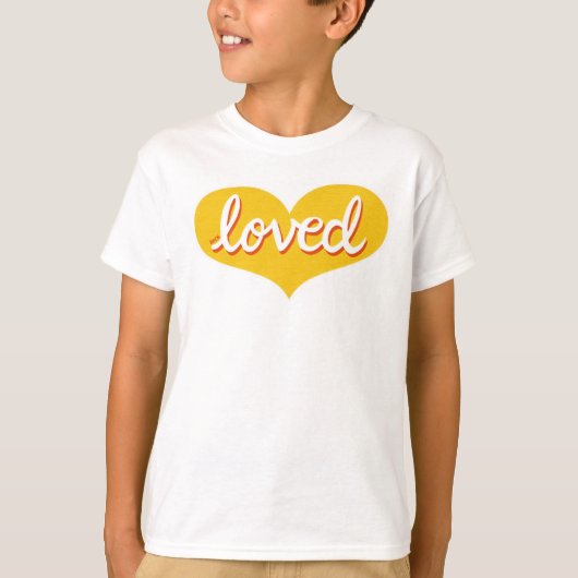 非常に愛された – 黄色の愛のハート Tシャツ (正面)